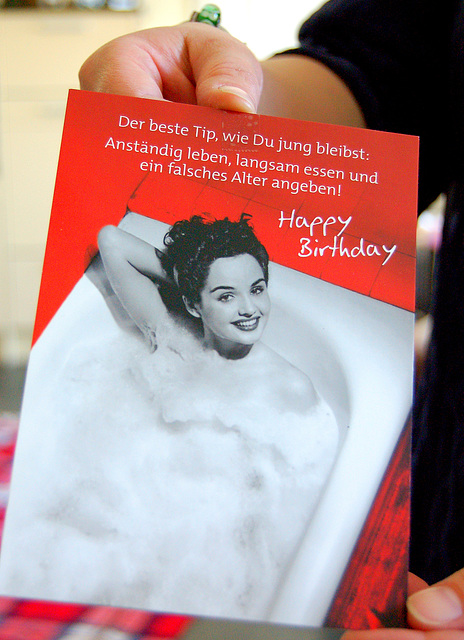 La plej bona konsilo por resti juna: Vivu dece, manĝu lante kaj ne diru vian veran aĝon!   Happy Birthday