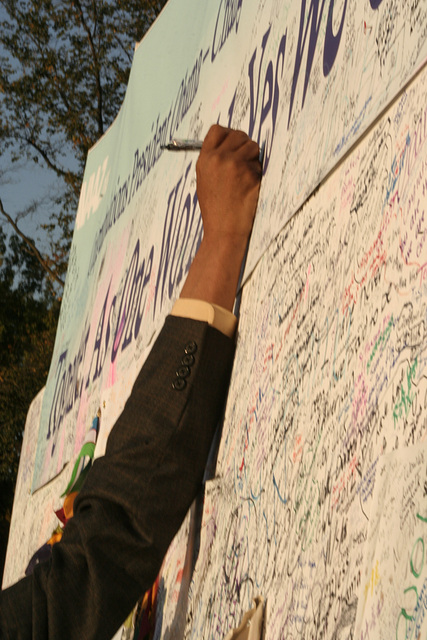 146.ObamaMessageBoard.LincolnMemorial.WDC.7nov08