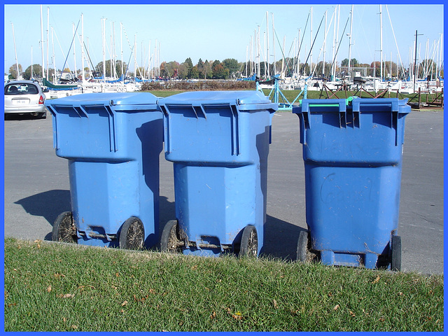 Recyclons en bleu  - Let's recycle in blue -  ECO-BLUE !!   Hometown / Dans ma ville- 12 octobre 2008.