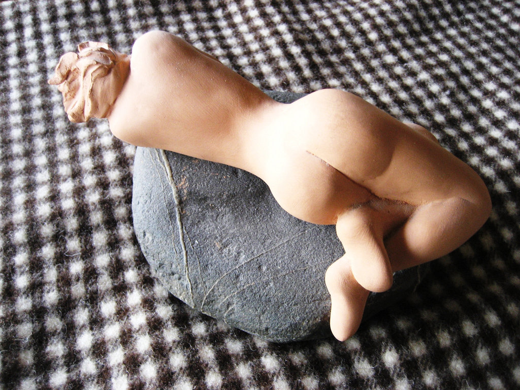 Laid Down Girl (sculpture)