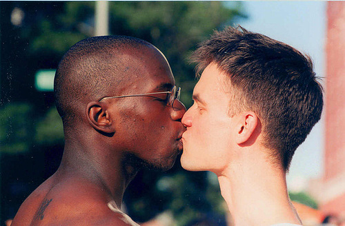 MenKiss.Pride.NYC.29jun97