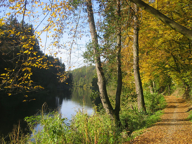 Promeno laŭlonge de la rivero Otava apud Písek