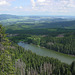 Lago Plešné kaj la montaro Šumava