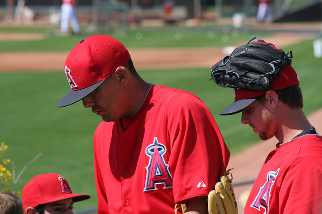 Anaheim Angels Signing Autographs (0922)