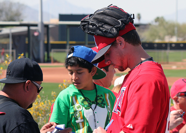 Anaheim Angels Signing Autographs (0929)