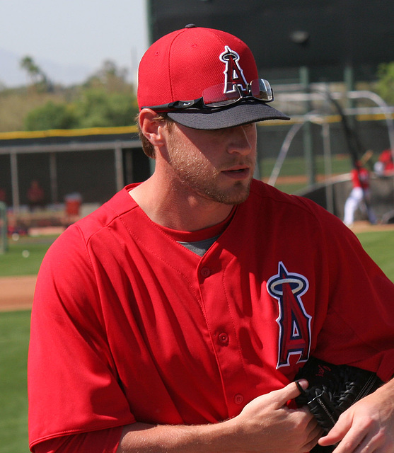 Anaheim Angels Signing Autographs (0932)