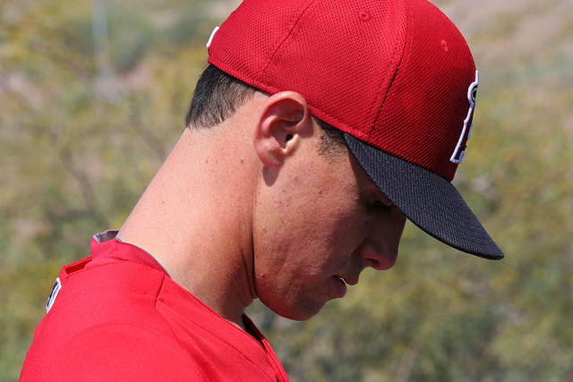 Anaheim Angels Signing Autographs (0935)