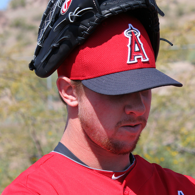 Anaheim Angels Signing Autographs (0937)