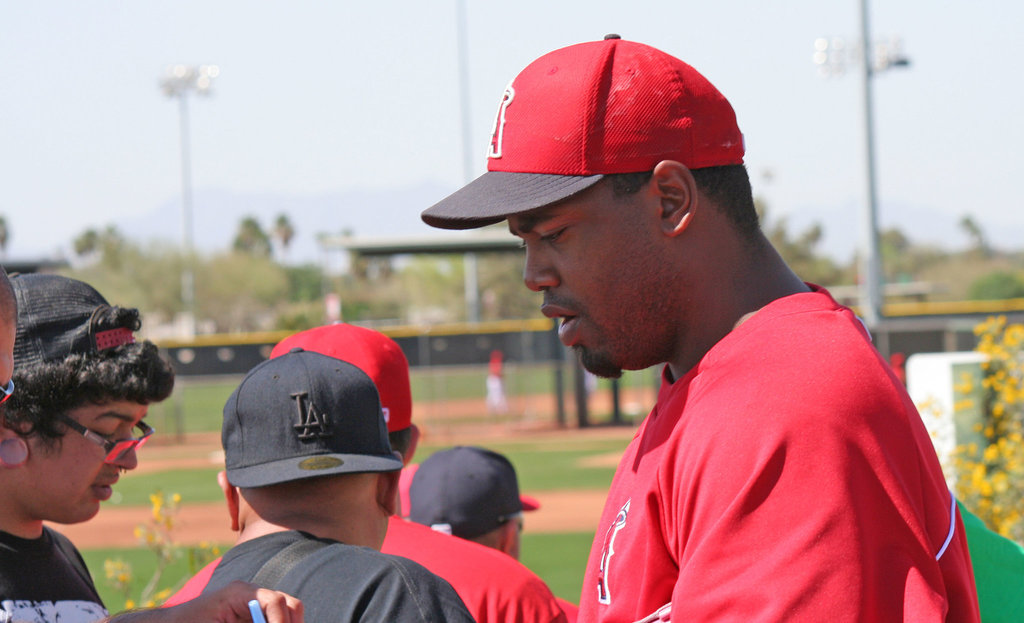 Anaheim Angels Signing Autographs (0986)