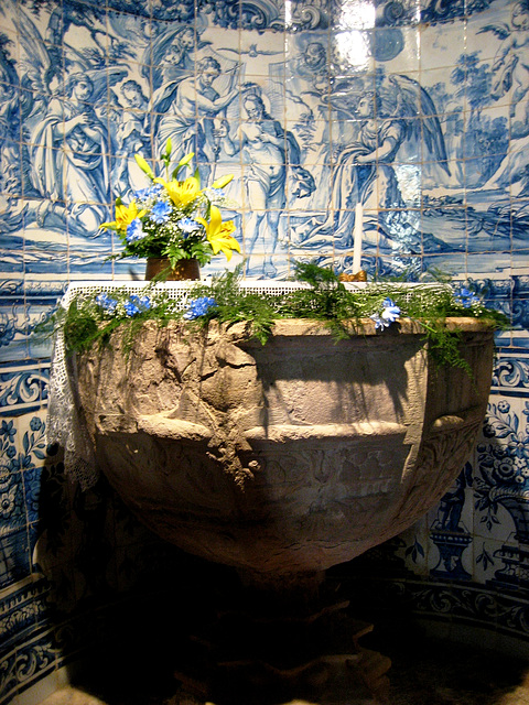 Sobral de Monte Agraço, Church of S. Quintino, baptistery (1)