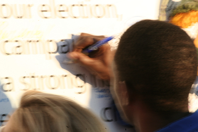 173.ObamaMessageBoard.LincolnMemorial.WDC.7nov08