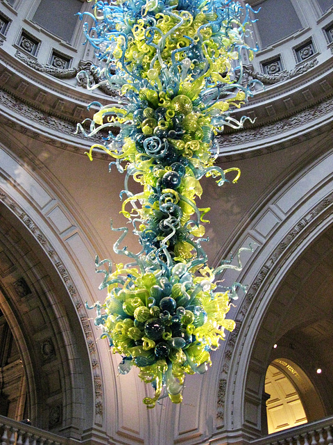 Chihuly glass sculpture