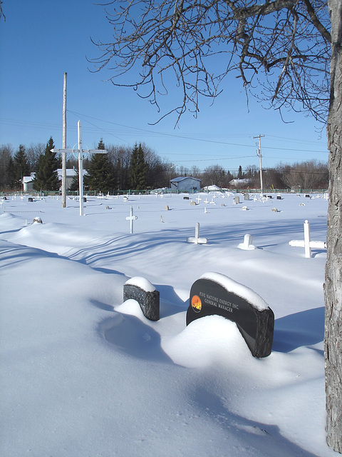 Cree Cemetery / Cimetière Cri