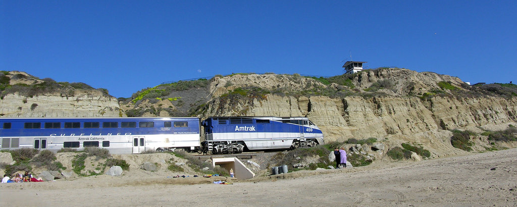 Amtrak Along San Clemente Beach (7082)