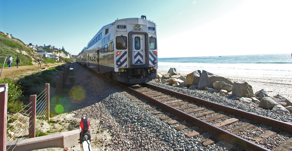 Metrolink Train at San Clemente (7072)