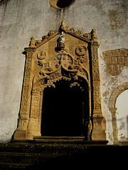 Sobral de Monte Agraço, Church of S. Quintino, portal (3)