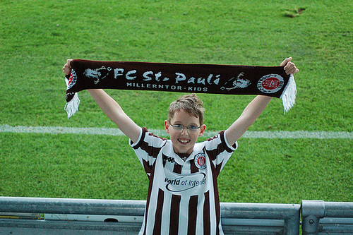 Henrik im St. Pauli-Trikot
