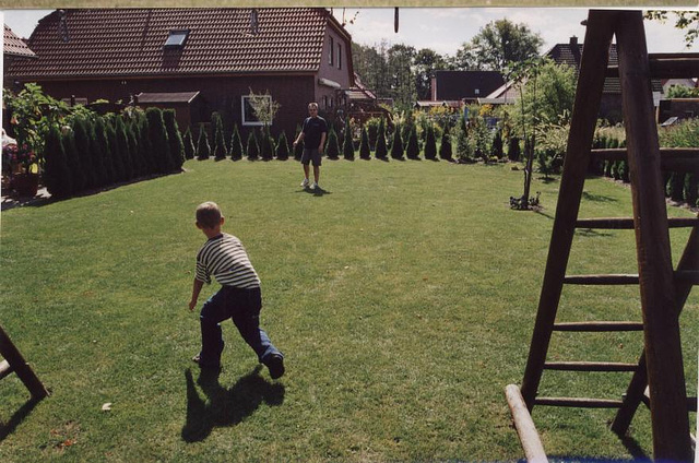 Henrik zuhause beim Kicken...