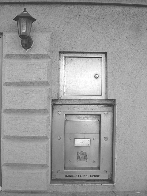 Banque Laurentienne deposit place - Dépôt $$$ et lampadaire - Dans ma ville / Hometown -  3 février 2009