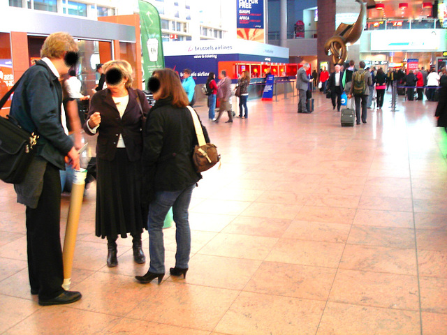 Ultra blonde mature and high heeled booted  readhead Lady /Brussels airport - 19 octobre 2008