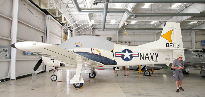 T-28 B Trojan (1725)