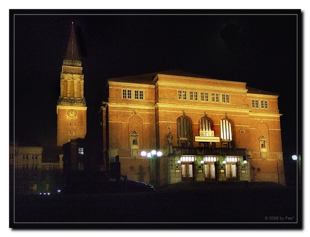 Kieler Opernhaus by night