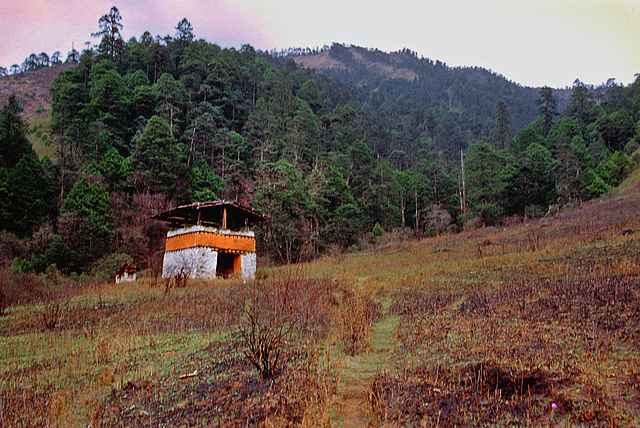 Lonely chorten on the way near Ujen Chholeng