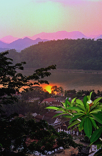 View down the Phu Si hill