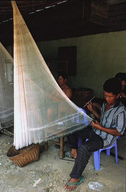 Mekong fisher in Ban Xang Hai