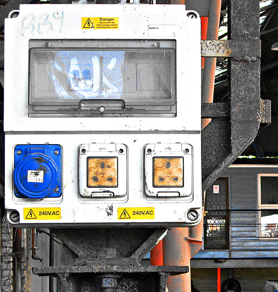 Danger 240 V AC