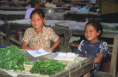 Young vegetable vendors in Xam Neua