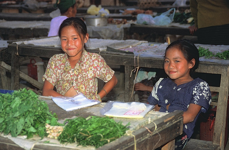 Young vegetable vendors in Xam Neua