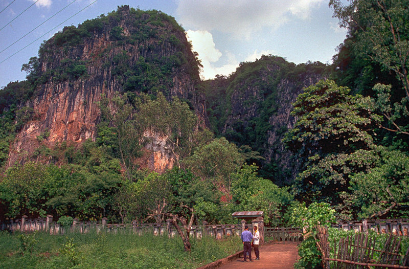 Mountain range near Viengxay