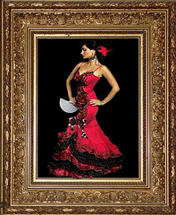 Merveilleuse, fière et voluptueuse, La flamenca ondule, impétueuse, Son regard foudroie celui qui s’y perd,