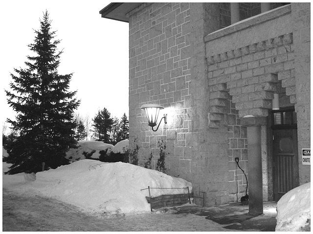 Abbaye St-Benoit-du-lac  /   St-Benoit-du-lac  Abbey -  Quebec, CANADA  -  February  6-7-8 février 2009- B & W   -   Photofiltrée en noir et blanc