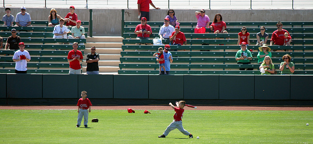 Kids On The Field (1030)