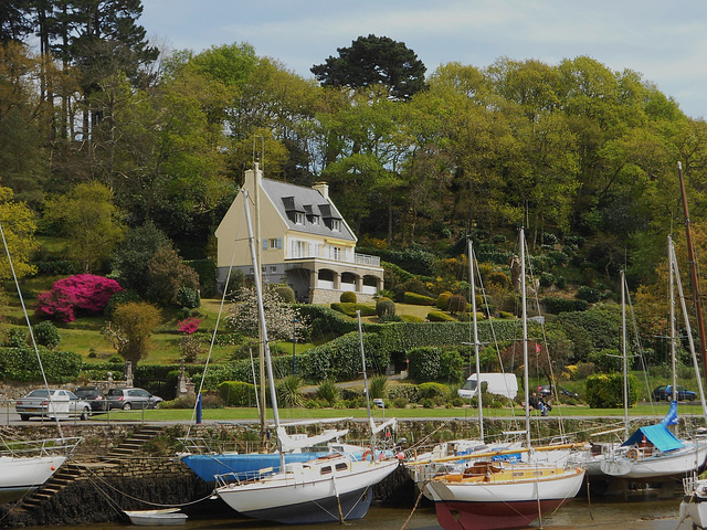 PONT AVEN ,