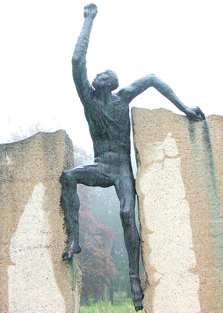 Doberan -monumento en la parko apud la preĝejo