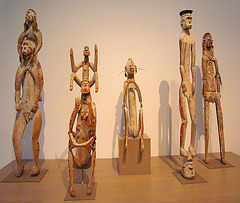 Carved figures from New Guinea (7653)