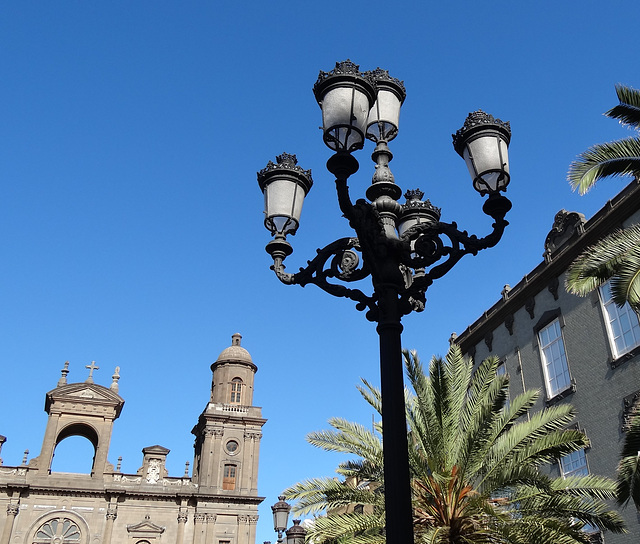 Lampe vor der Kathedrale