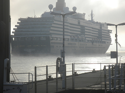 QUEEN VICTORIA  erreicht Hamburg