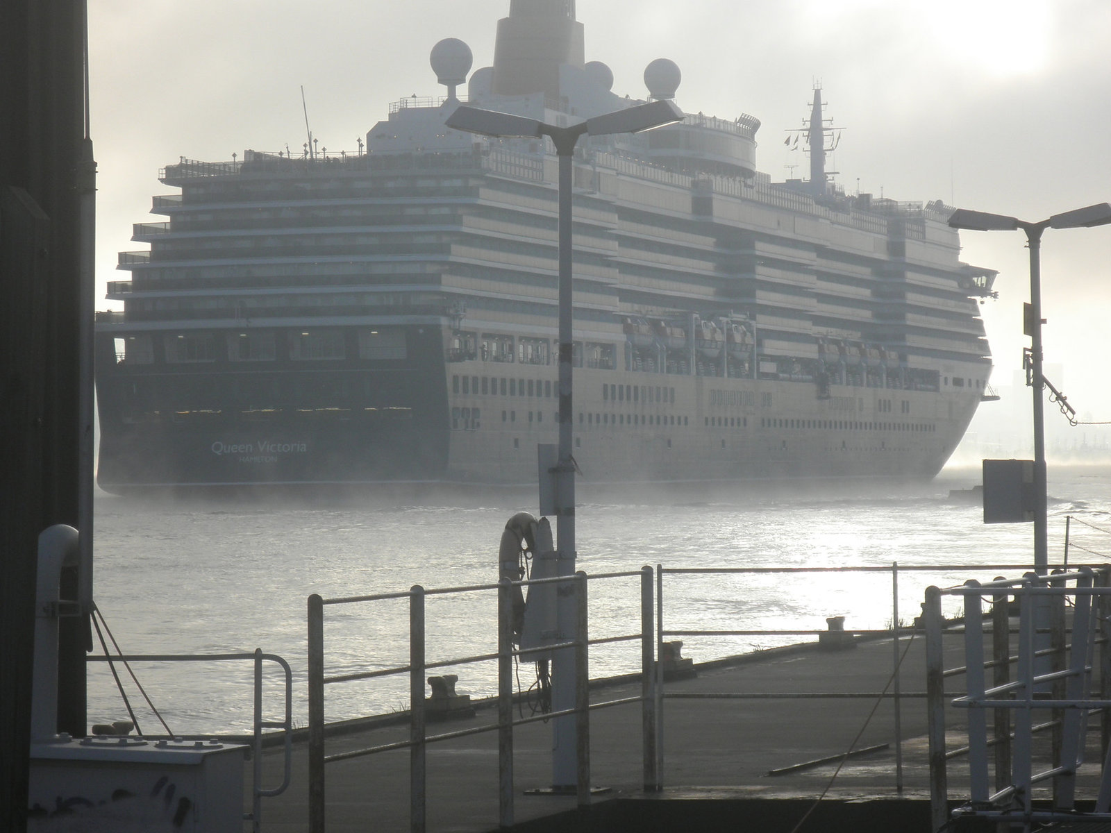 QUEEN VICTORIA  erreicht Hamburg