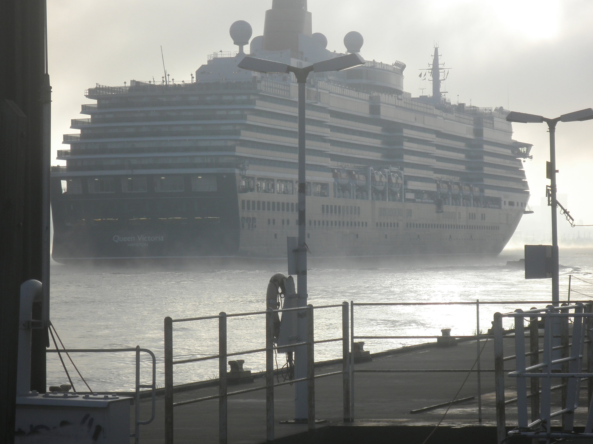 QUEEN VICTORIA  erreicht Hamburg