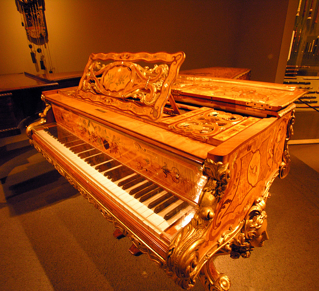 Piano (7698)