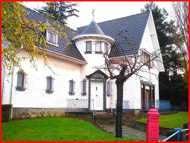 Boîte à courrier rouge - Red mailbox