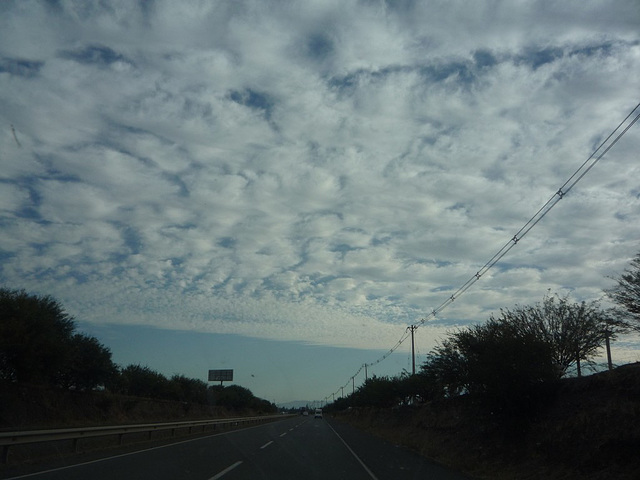 Cielo y carretera