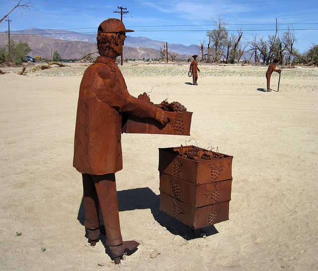 Ricardo Breceda's Farm Worker sculpture in Galleta Meadows Estate (4419)