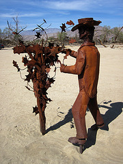Ricardo Breceda's Farm Worker sculpture in Galleta Meadows Estate (4423)