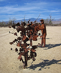 Ricardo Breceda's Farm Worker sculpture in Galleta Meadows Estate (4426)