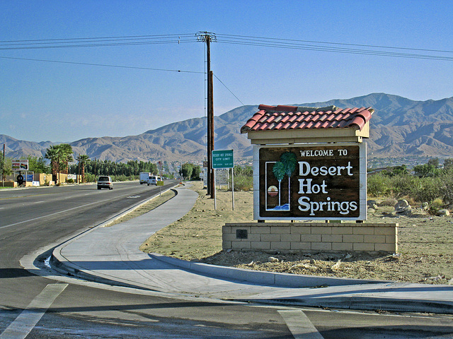 New Sidewalk on Palm Drive (0544)